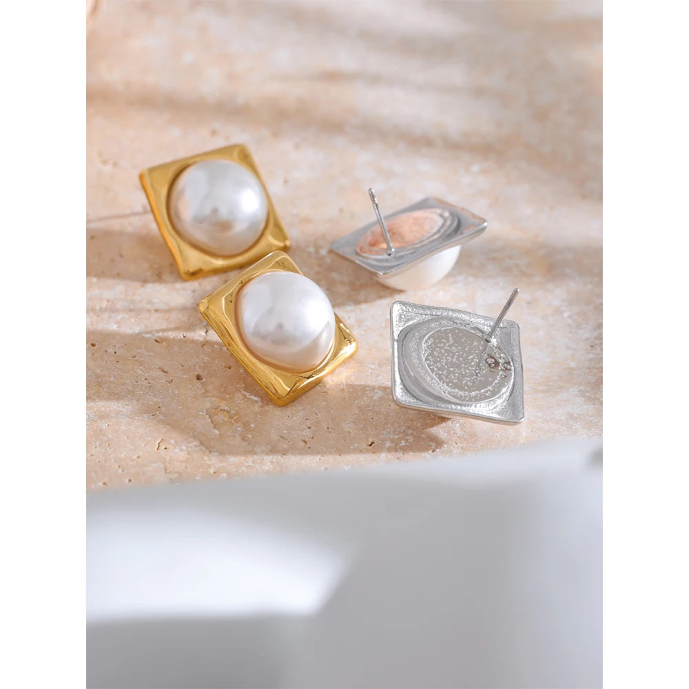 Brinco Pérola Quadrado em Ouro 18k
