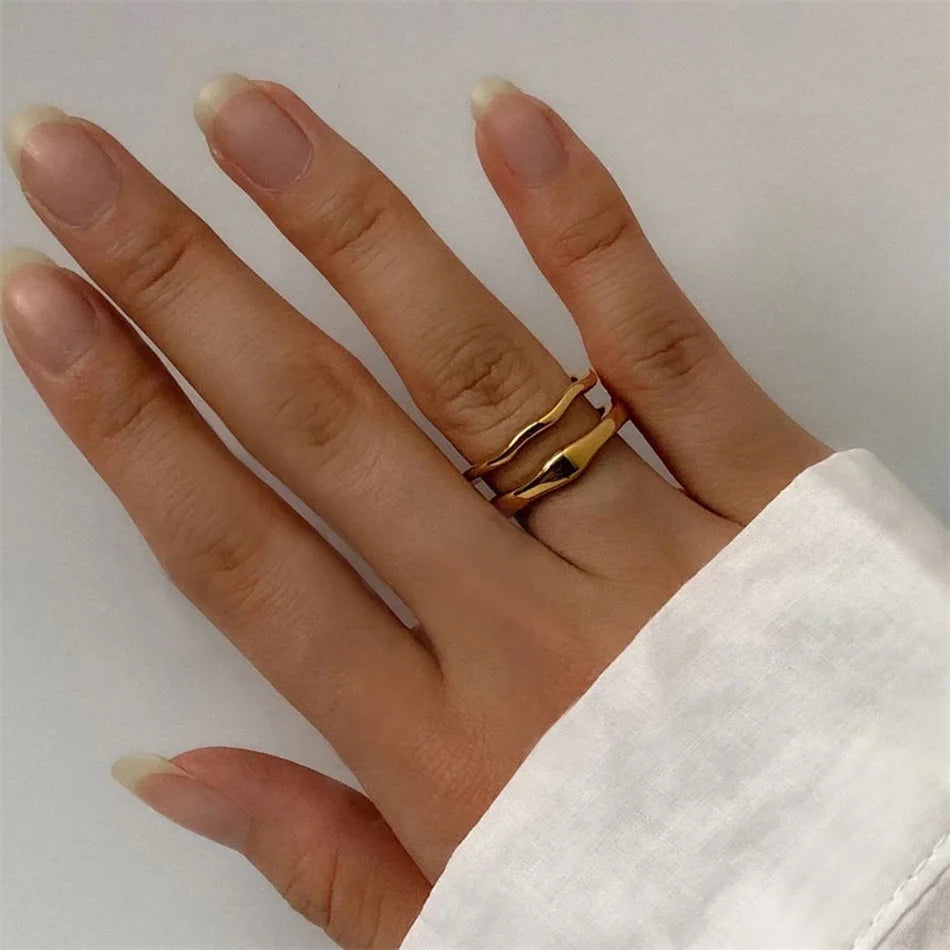 Anéis Minimalistas Onda Leve