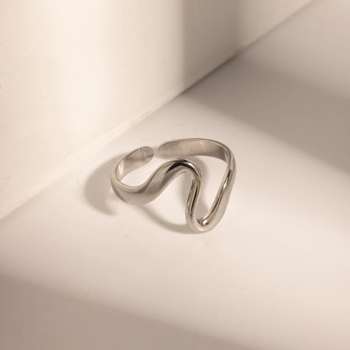 Anel Minimalista Wave