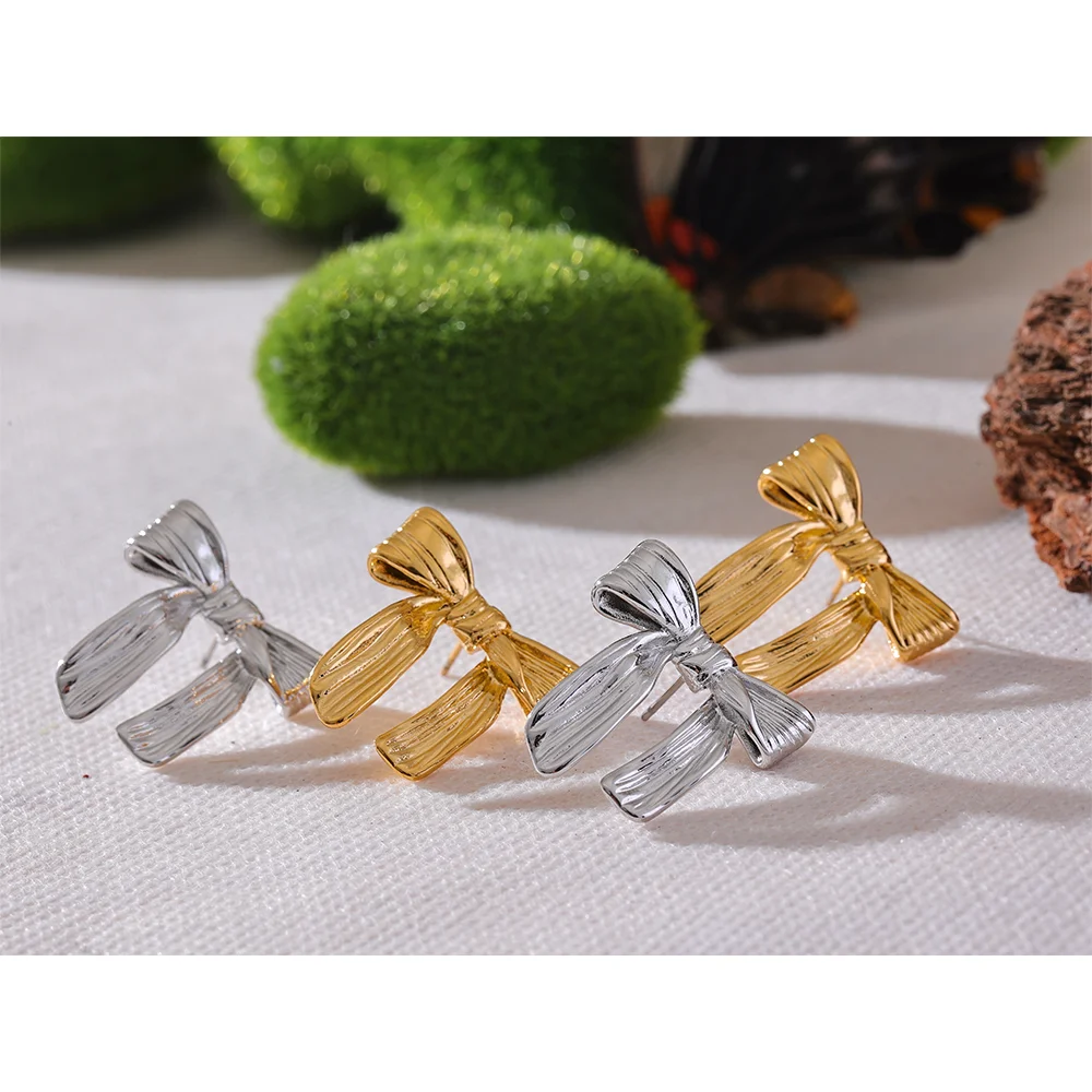 Brinco em Ouro 18k Laço Delicado