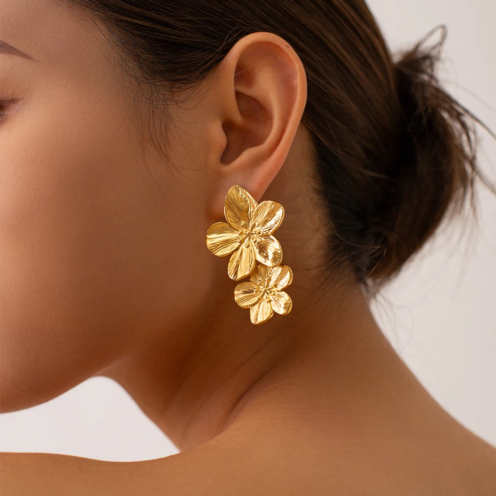 Brinco em Ouro 18k Flor Dupla Elegante