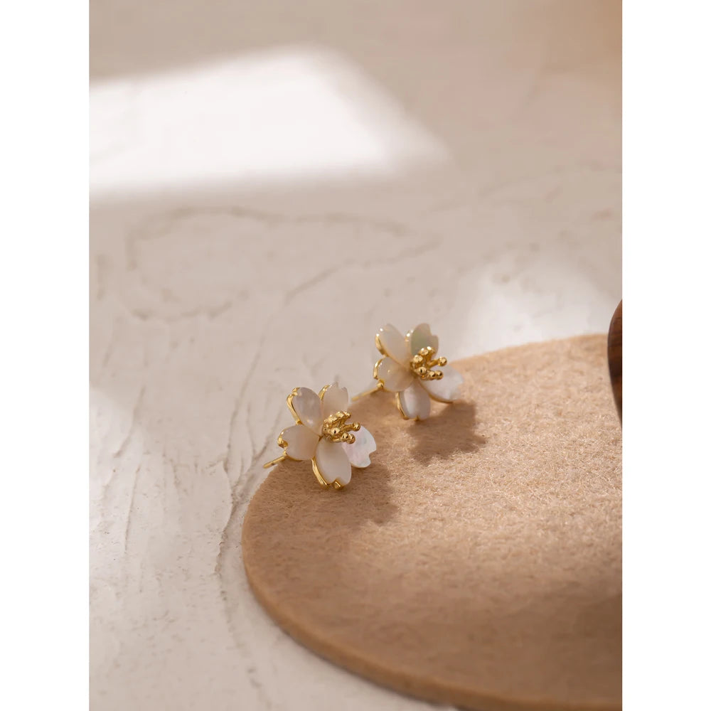 Brinco em Ouro 18k Flor de Concha