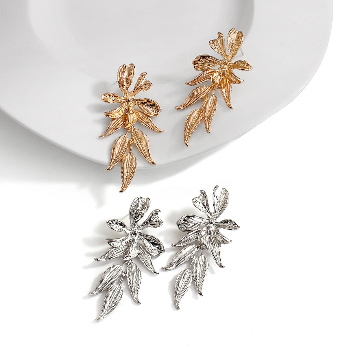Brinco em Ouro 18k Flor Longa Delicada