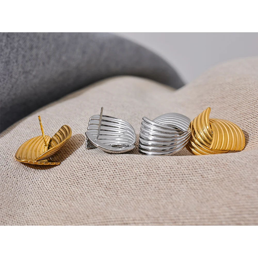 Brinco em Ouro 18k Formas Entrelaçadas