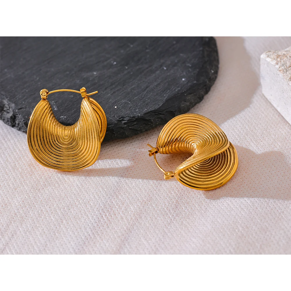 Brinco em Ouro 18k Geometria Dobra