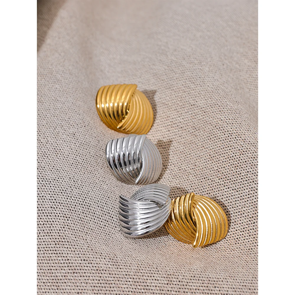 Brinco em Ouro 18k Formas Entrelaçadas