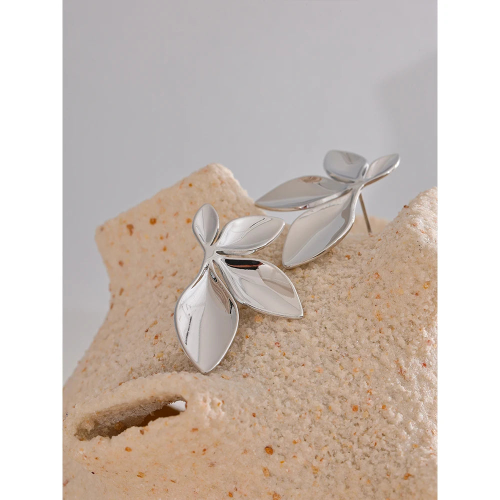 Brinco em Ouro 18k Folhas Minimalista
