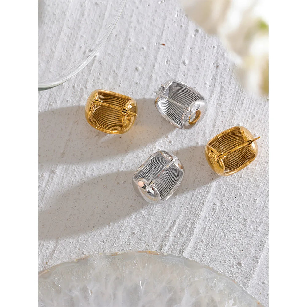 Brinco em Ouro 18k Semiesfera Oca