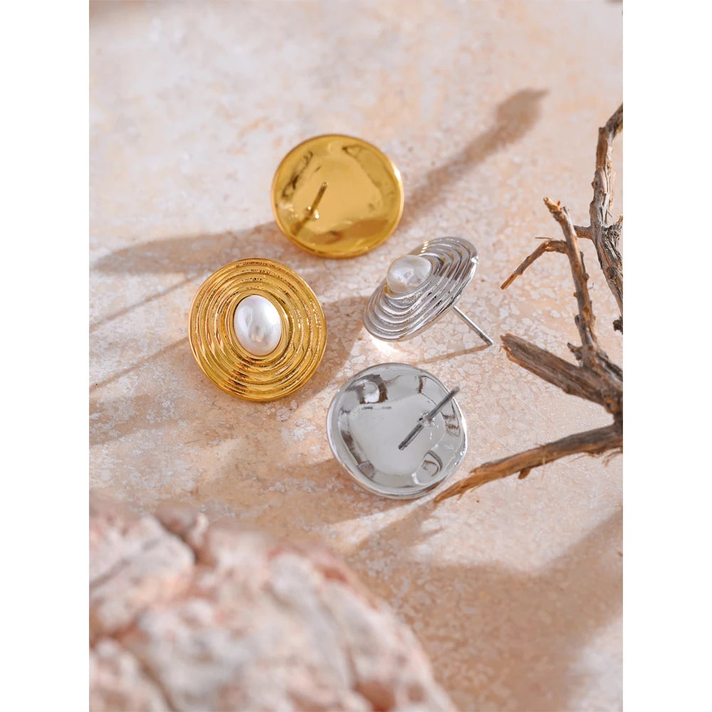 Brinco em Ouro 18k Pérola Detalhe Redondo