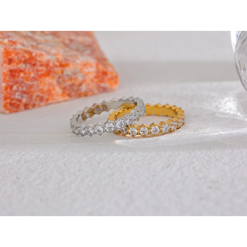 Anel Cravejado Zircônia Elegante