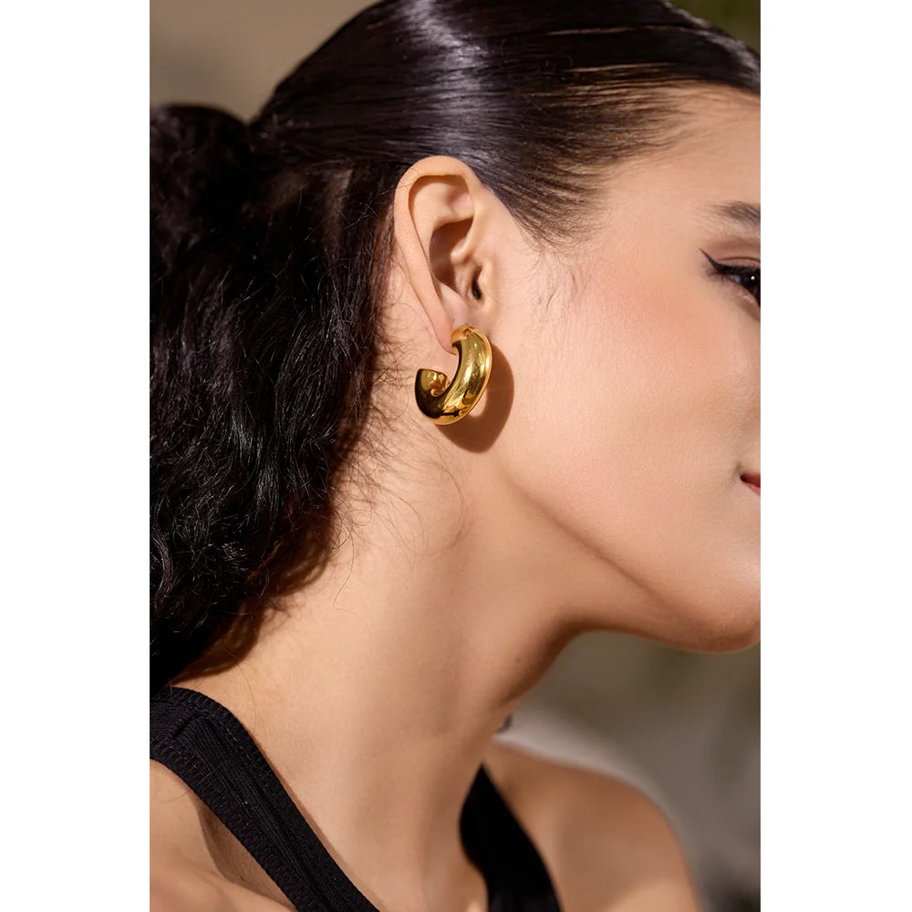 Brinco em Ouro 18k Semi Argola Espessa