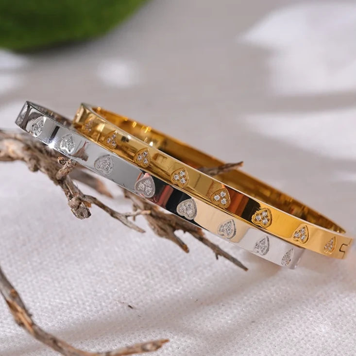 Bracelete Minimalista Corações Zircônia