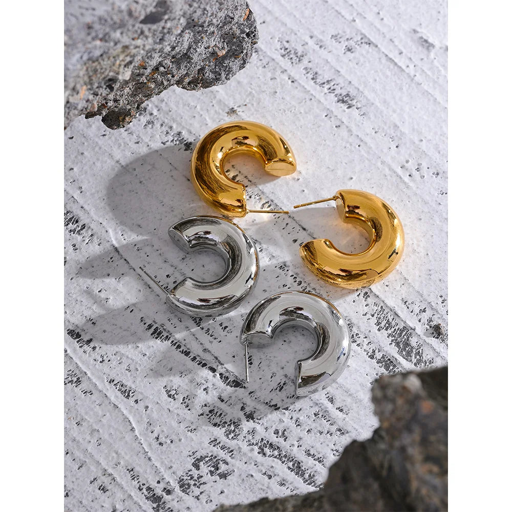 Brinco em Ouro 18k Semi Argola Espessa