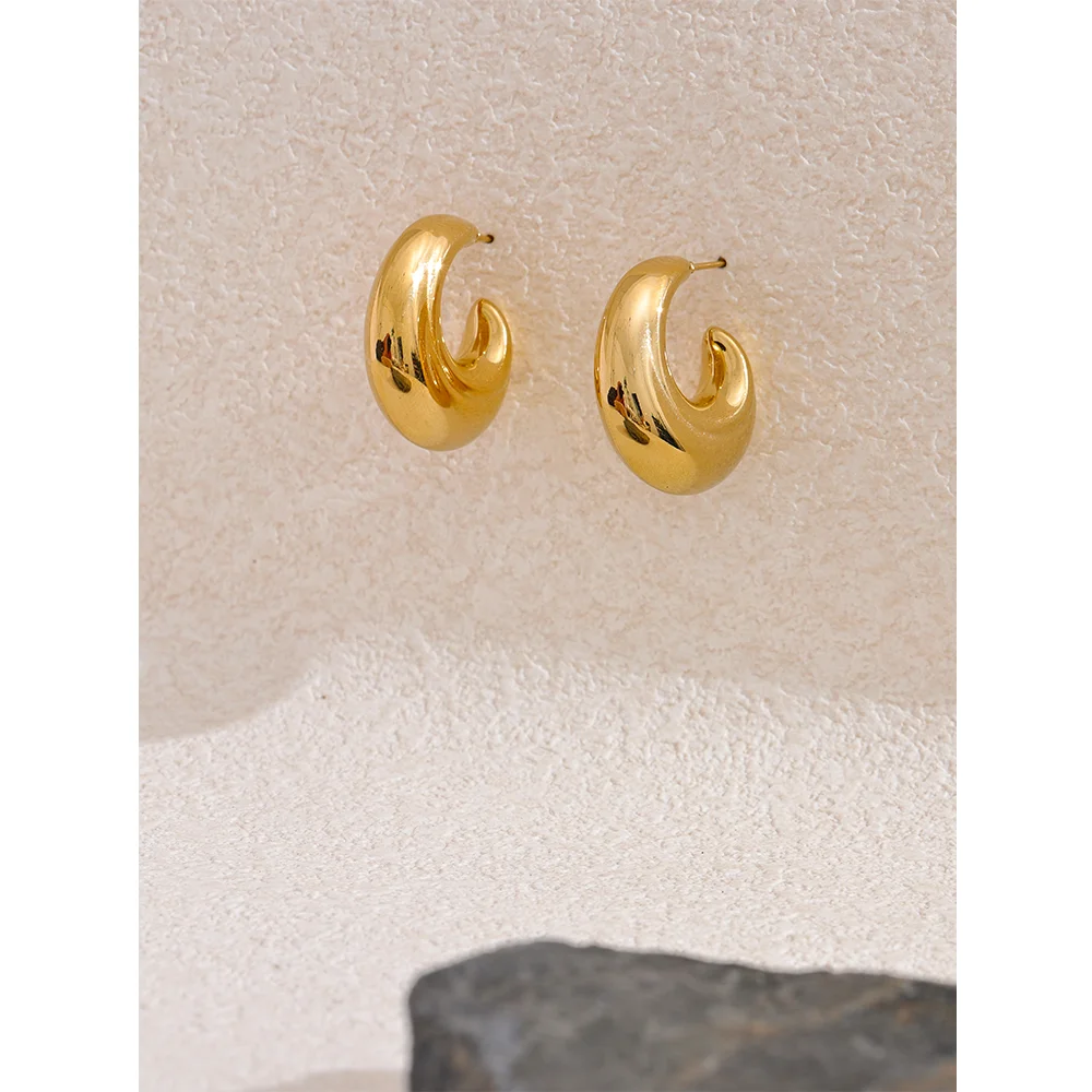 Brinco em Ouro 18k Argola C Orgânica