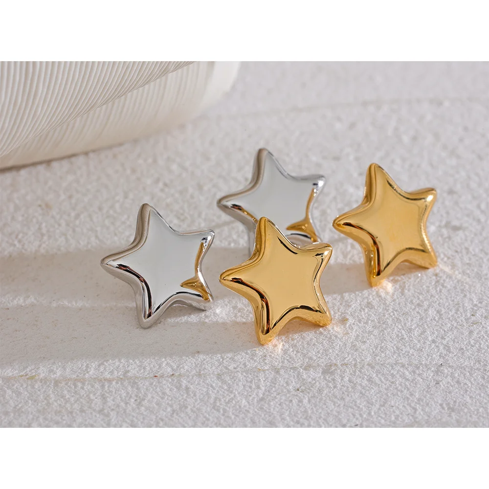 Brinco em Ouro 18k Estrela Minimalista Lisa