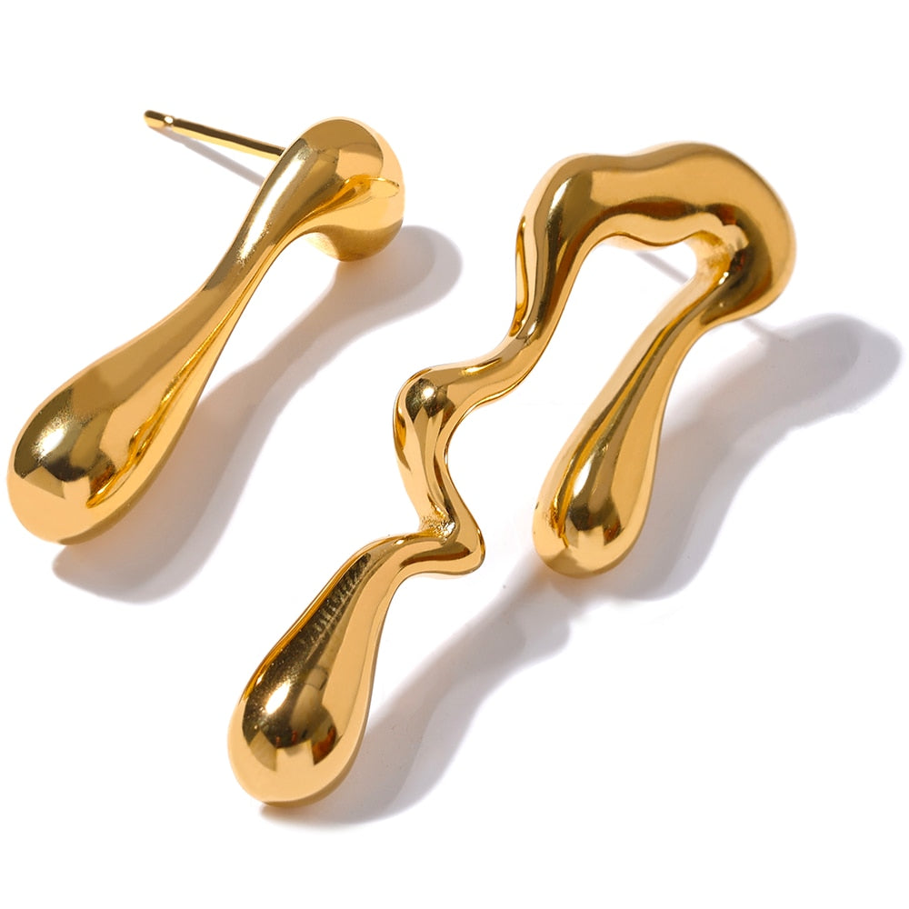 Brinco Assimétrico Organico em Ouro