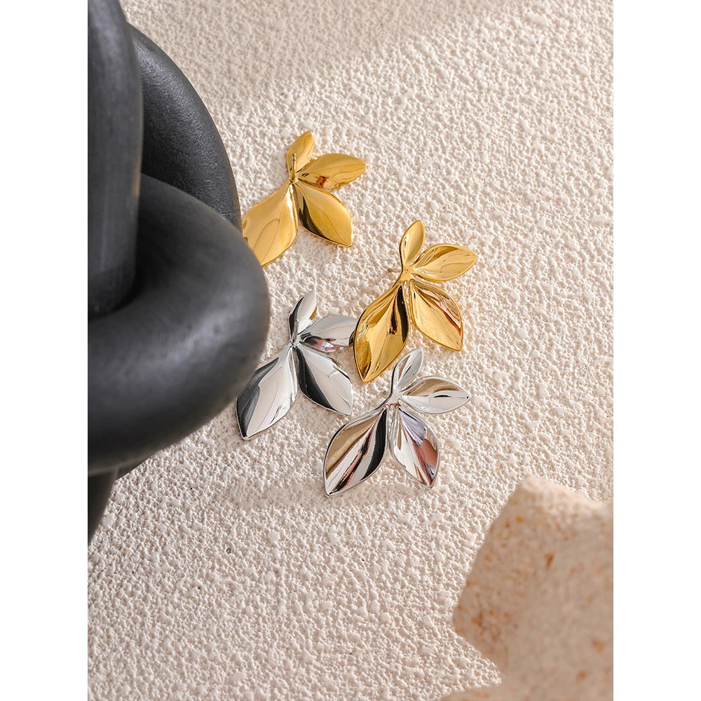 Brinco em Ouro 18k Folhas Minimalista